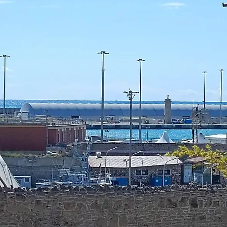 Semesterbostad Maison Du Port